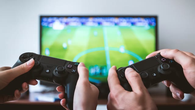 Ritchie Torres proposes game ownership and offline-play rules