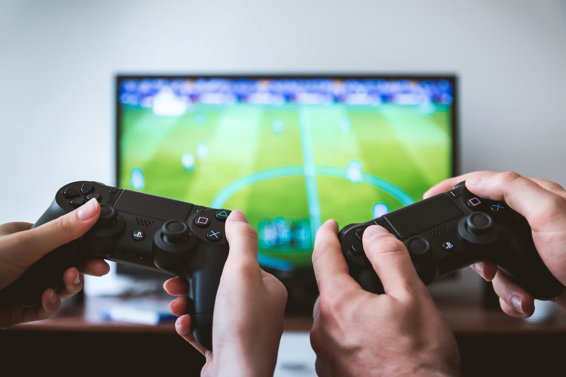 Ritchie Torres proposes game ownership and offline-play rules